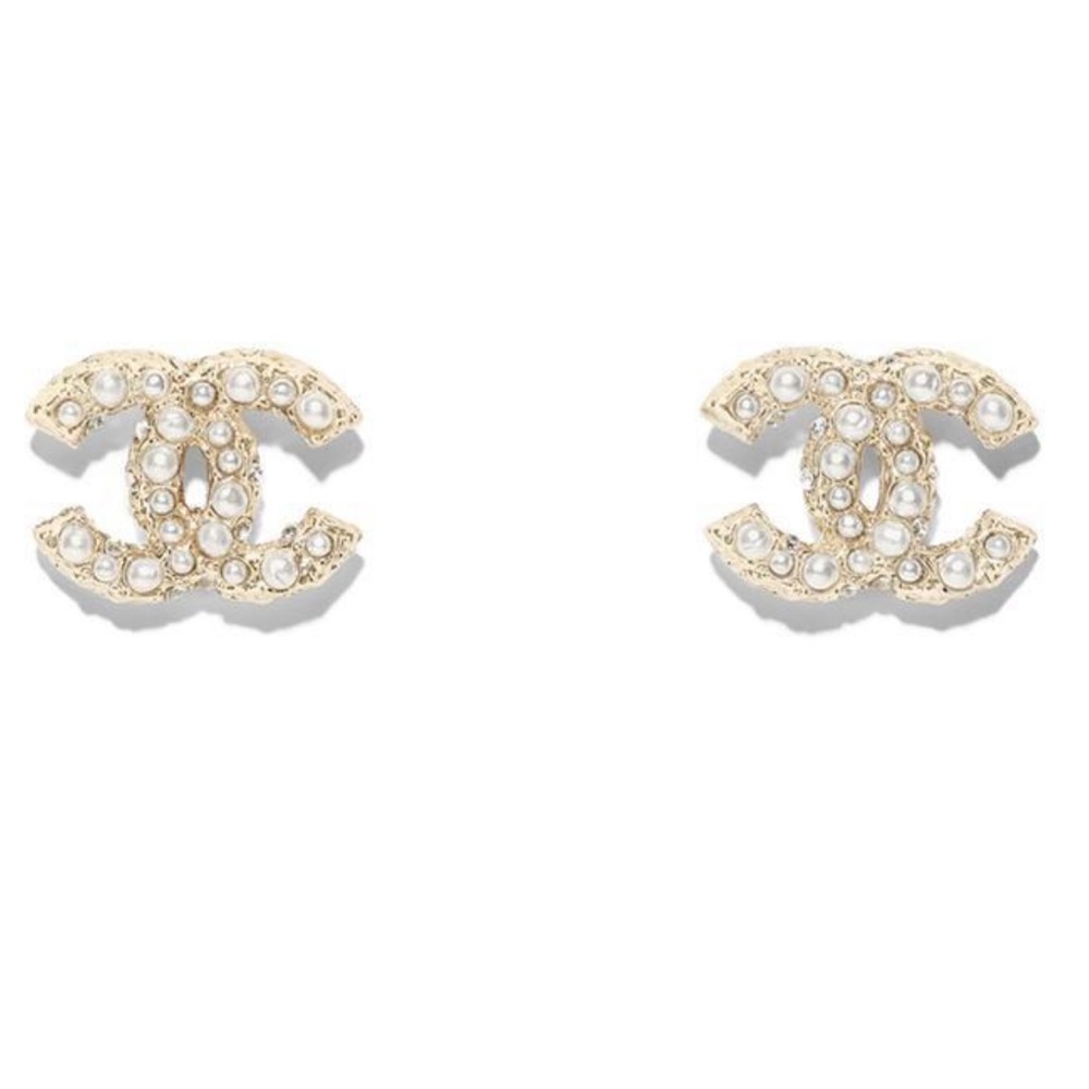 CHANEL CC pearl stud earrings